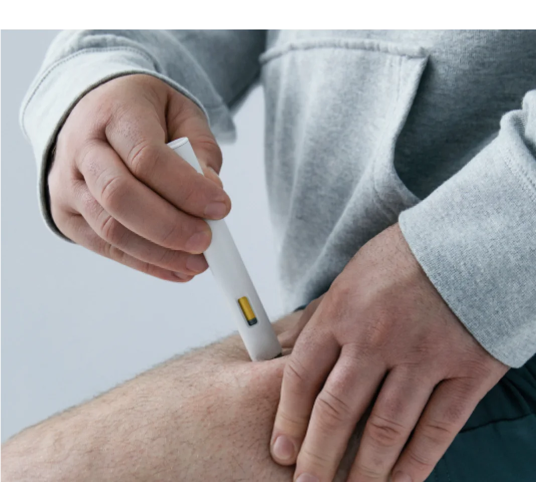 An unbranded injection device shown for general treatment education